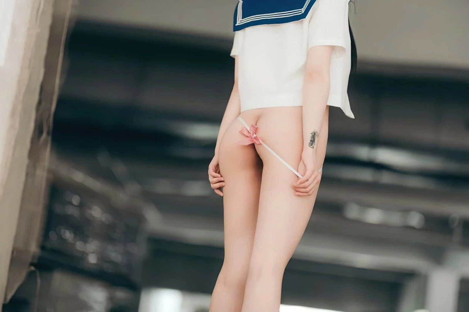 人气coser“童颜美乳”白色情趣装眼镜配上身材太犯规 [62P]