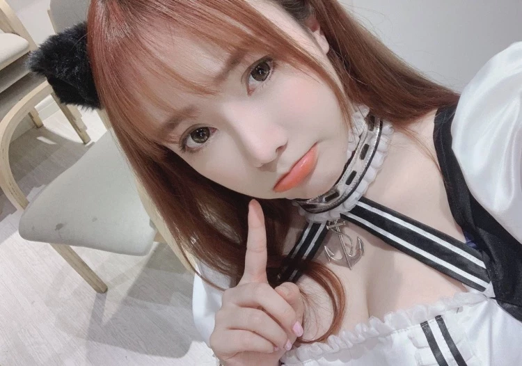 白皙正妹火辣大胆豪放的越南女DJ Jenny Yến