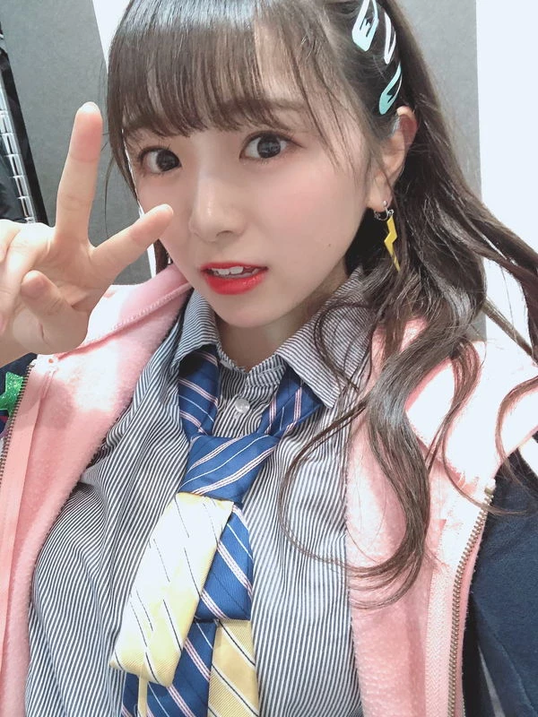 “博多グラビア期待の星”HKT48武田智加[18] 初ビキニ解禁で若々しい张りのあるおっぱ...