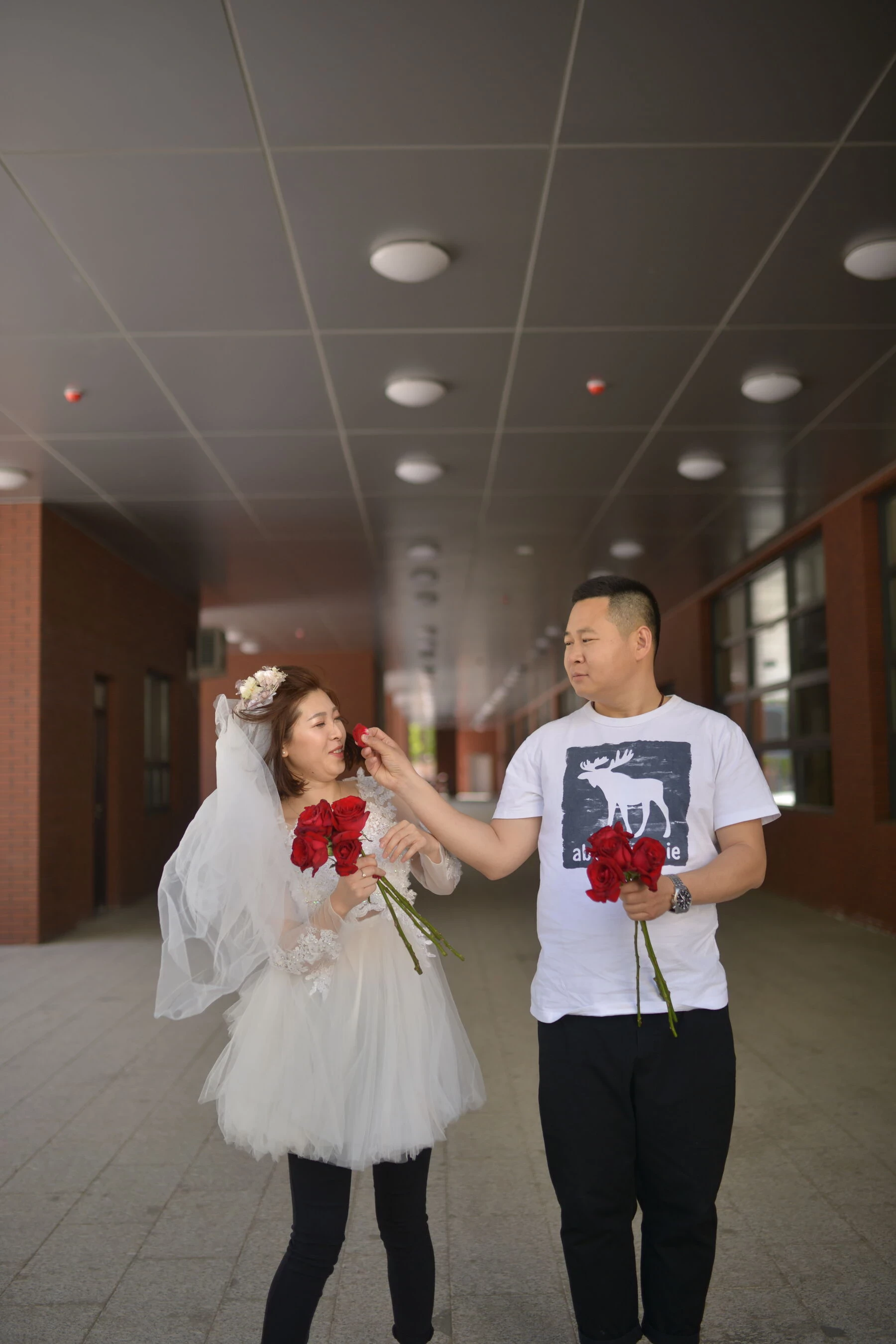 [Photo]小夫妻露点婚纱照 [575P]