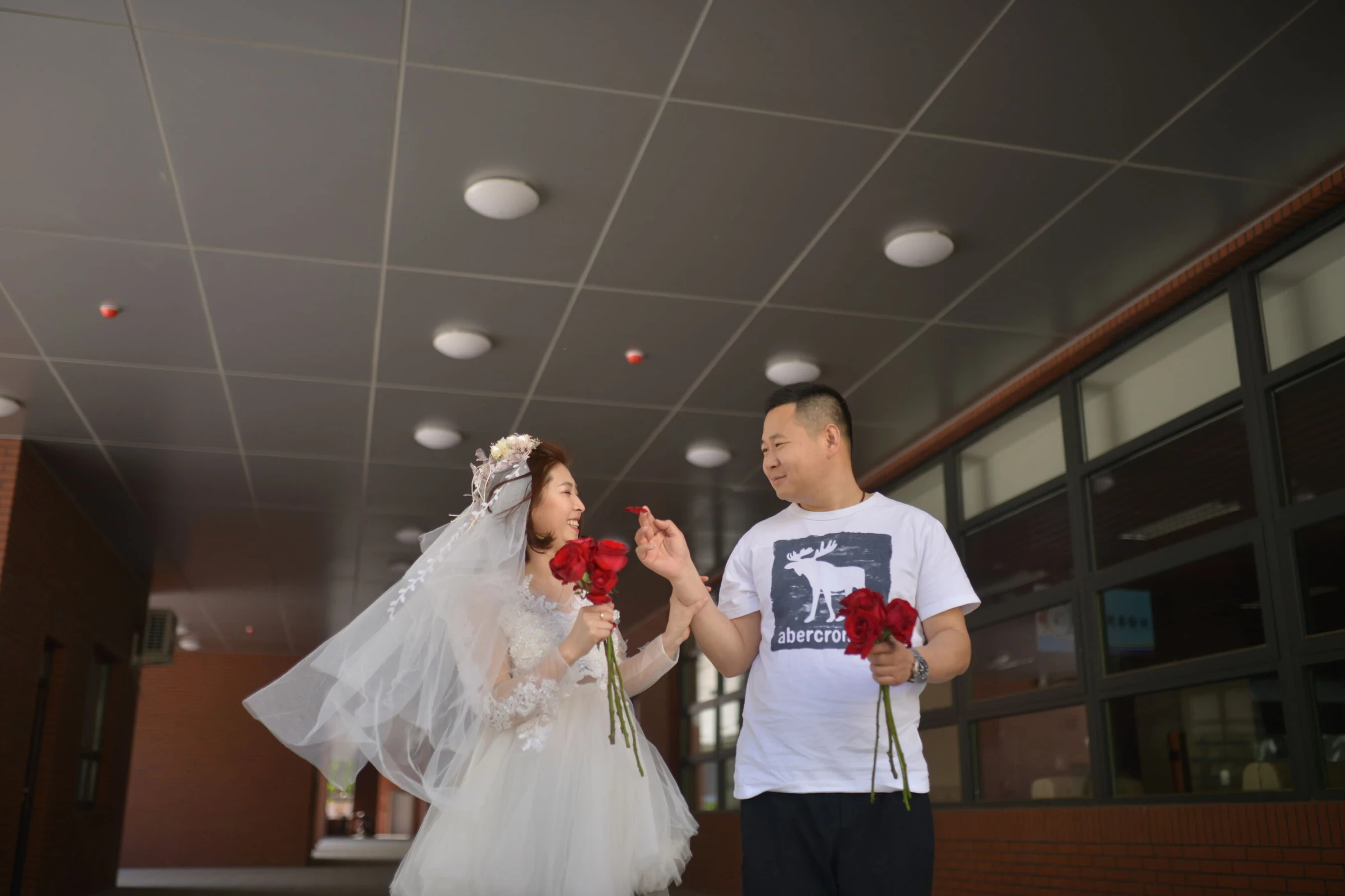 [Photo]小夫妻露点婚纱照 [575P]