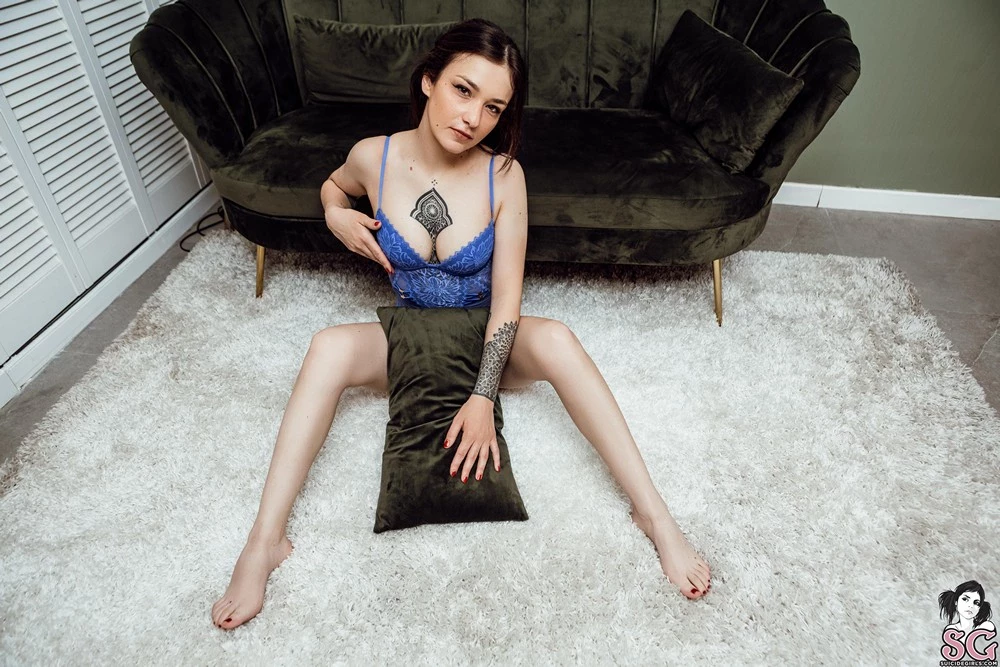 [Suicide Girls]Sep 24, 2024 - Kitsina - The Green Sofa[42P]