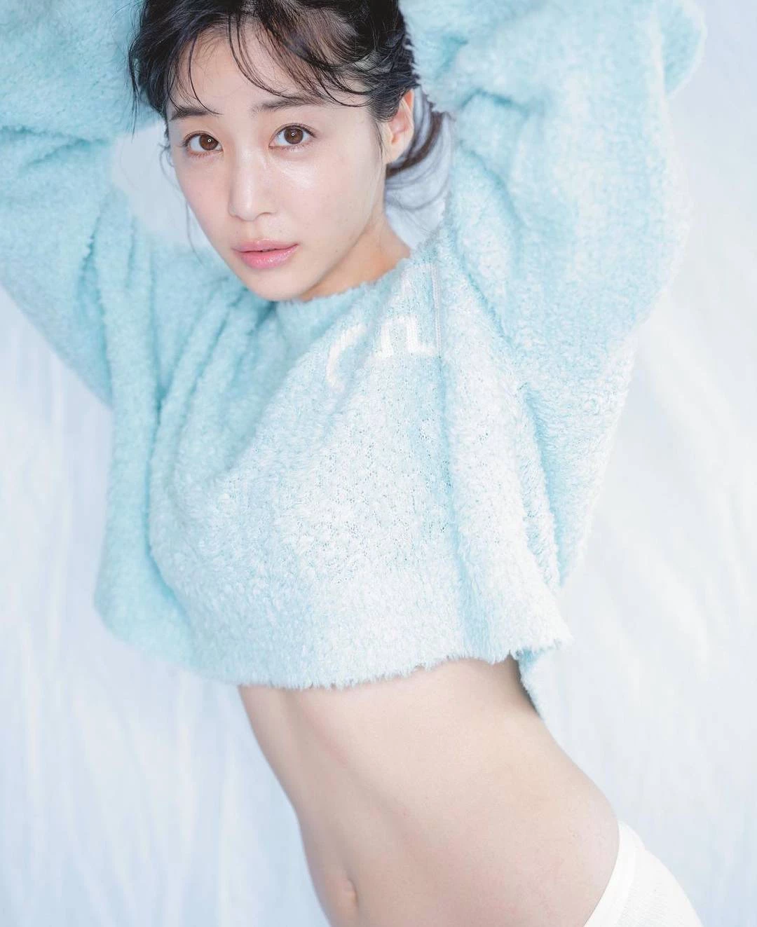 日本女演员首次拍摄写真集甜美可爱--休井美郷