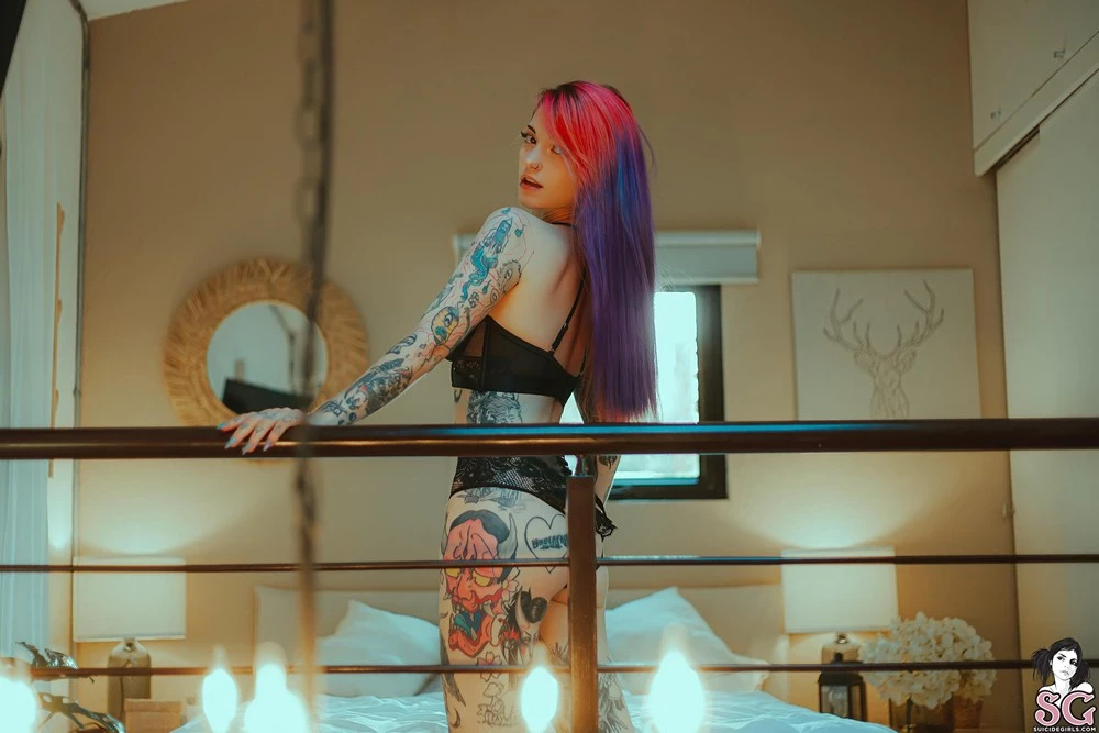 [Suicide Girls]Oct 14, 2024 - Gloom - Luz De Atardecer[52P]