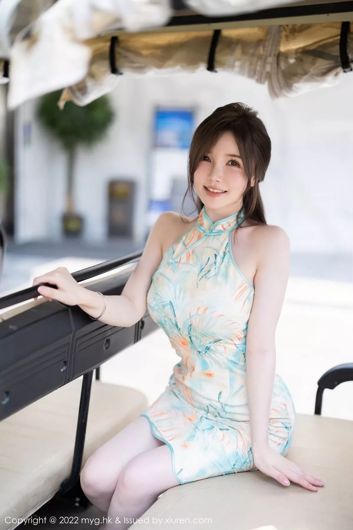 [MyGirl美媛馆]Vol.640_模特糯美子MINIbabe心愿旅拍户外浅色旗袍秀完美身材诱惑写真67P