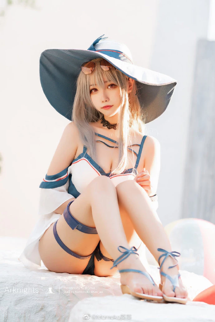 《明日方舟》斯卡蒂泳裝性感Cosplay[CN：Momoko葵葵] [12P]