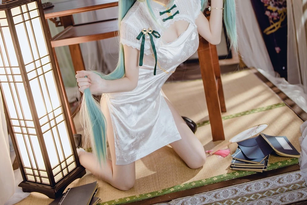 衣衣 - Miku Chinese Dress