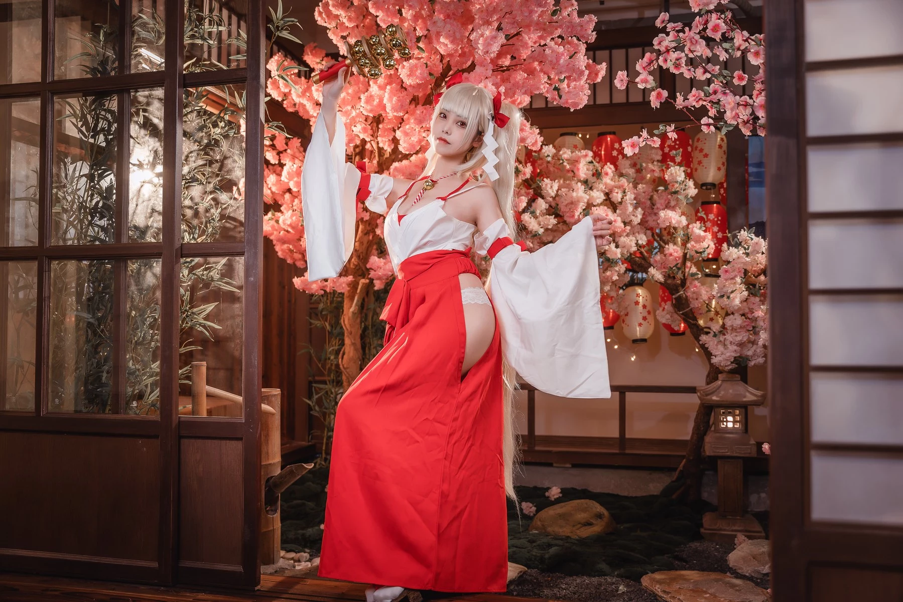 蜜汁貓裘 Cosplay 可畏巫女