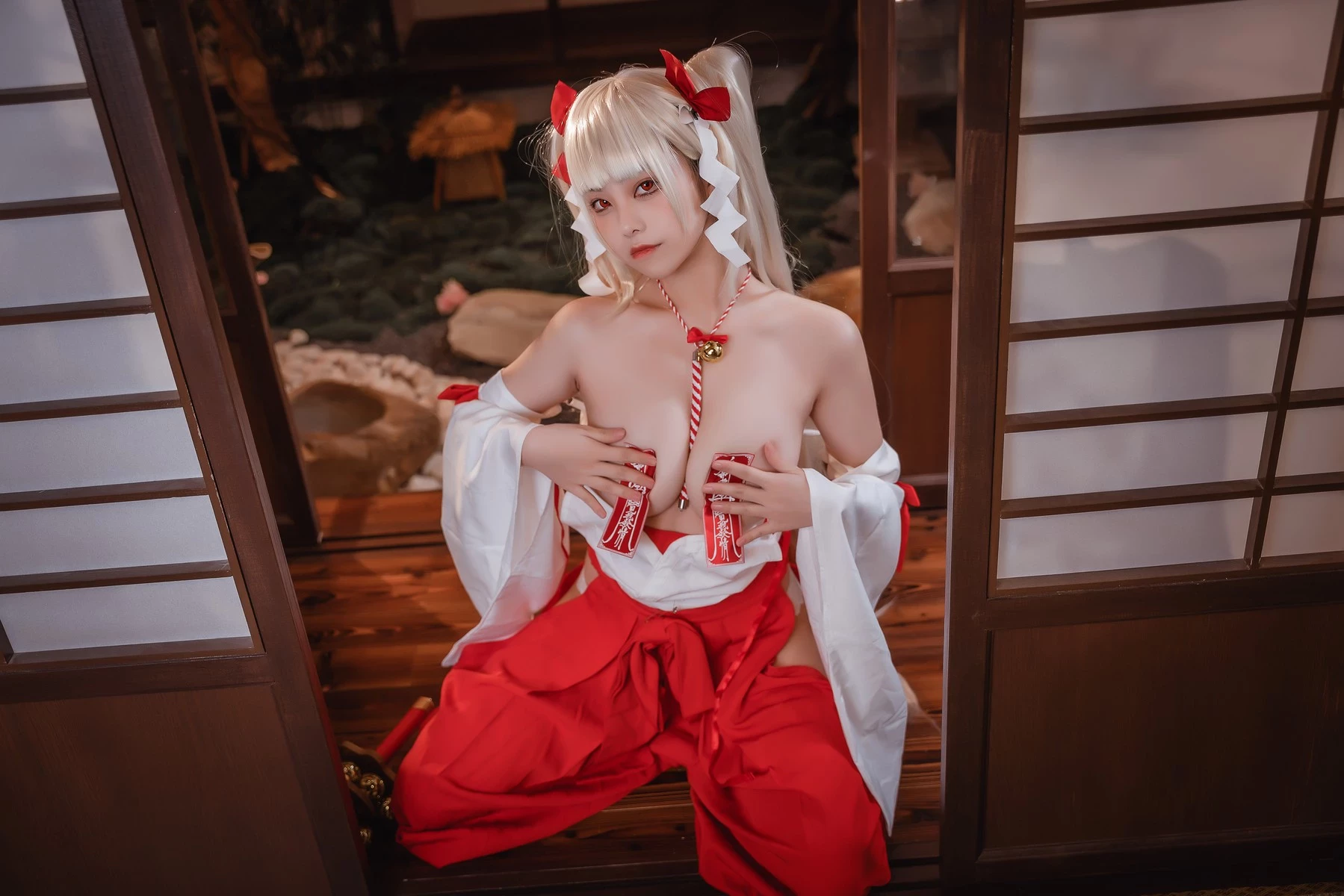 蜜汁貓裘 Cosplay 可畏巫女