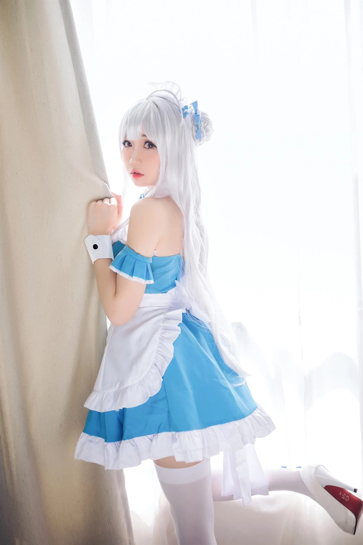 燜燜碳 Cosplay 小天鵝女僕