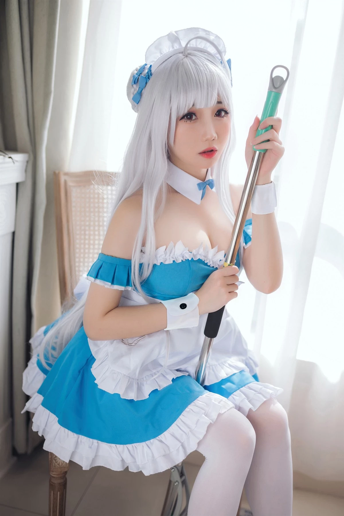 燜燜碳 Cosplay 小天鵝女僕