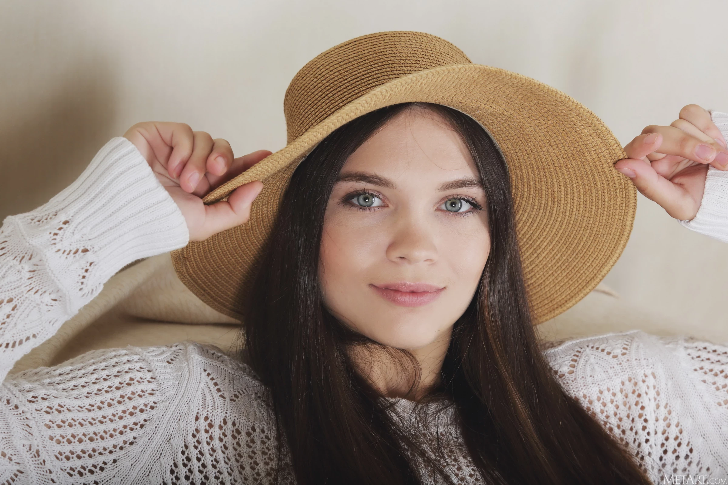 Adriana Fawn - Hotty Hat [116P]