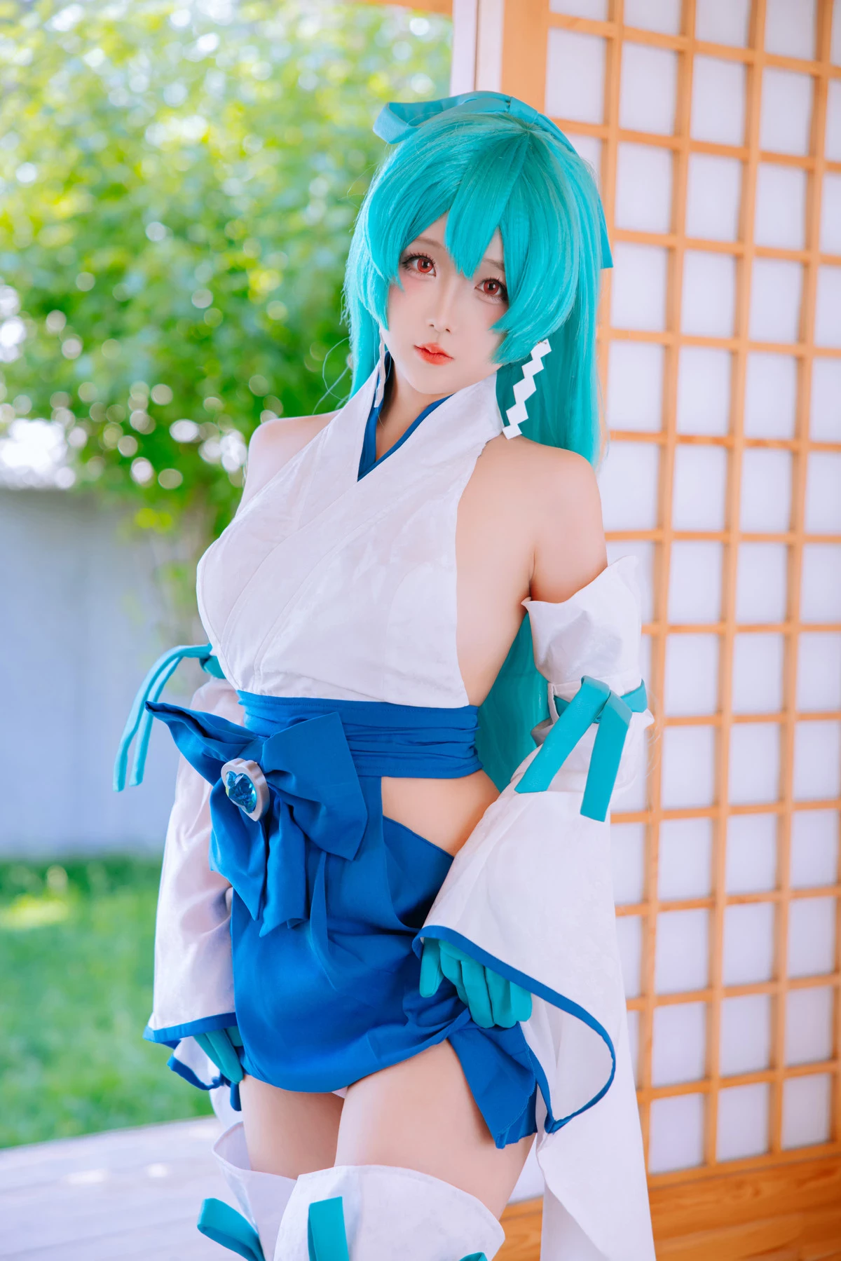 Cosplay美女日奈嬌水神小夜主題性感日系服飾露白色內衣配白絲襪秀惹火身材誘惑寫真85P